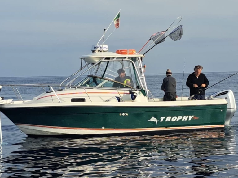 Motorová loď k pronájmu v Bacoli za nejlepší cenu