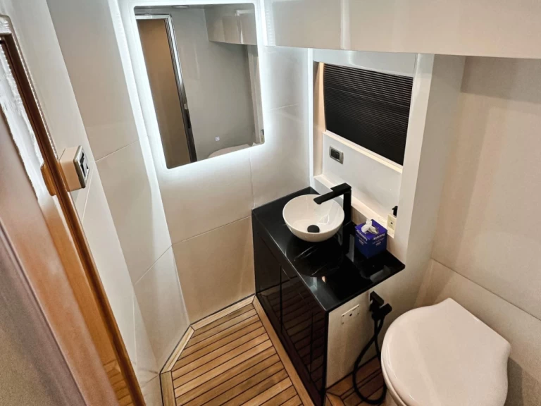 Pronájem jachty v Dubai Marina -Alfamarine 60ft na Samboatu