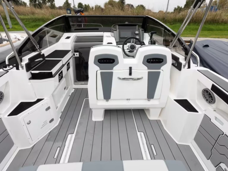 Pronajmout Motorová loď se skipperem či ne Karnic v Krk