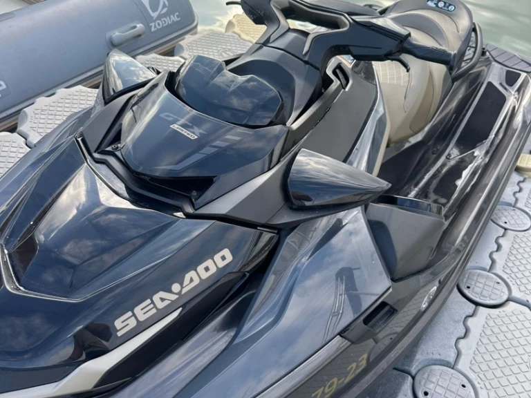 Sea-Doo GTX 300 jednotlivci a charterové společnosti v Santa Eularia des Riu
