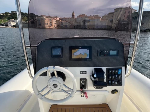 Pronájem lodi Cogolin lákavé ceny NJ 700 XL