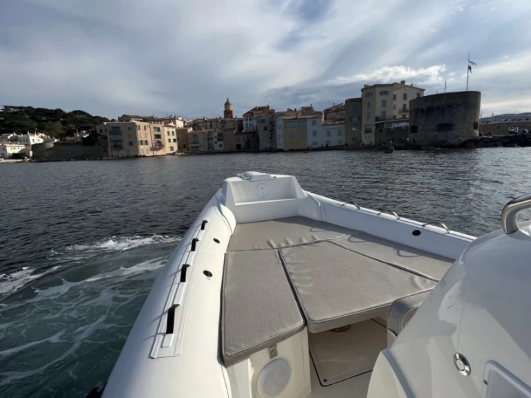 Pronájem Polotuhá loď v Cogolin -Nuova Jolly NJ 700 XL