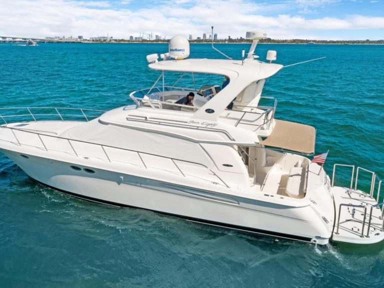 Motorová loď k pronájmu v Miami za nejlepší cenu
