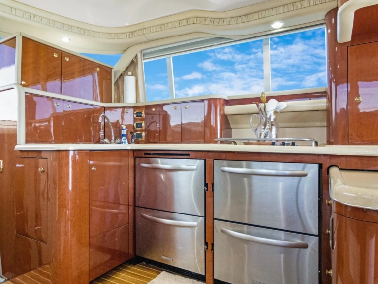 Pronajmout si Sea Ray Sea Ray 550 Sedan Bridge v Miami