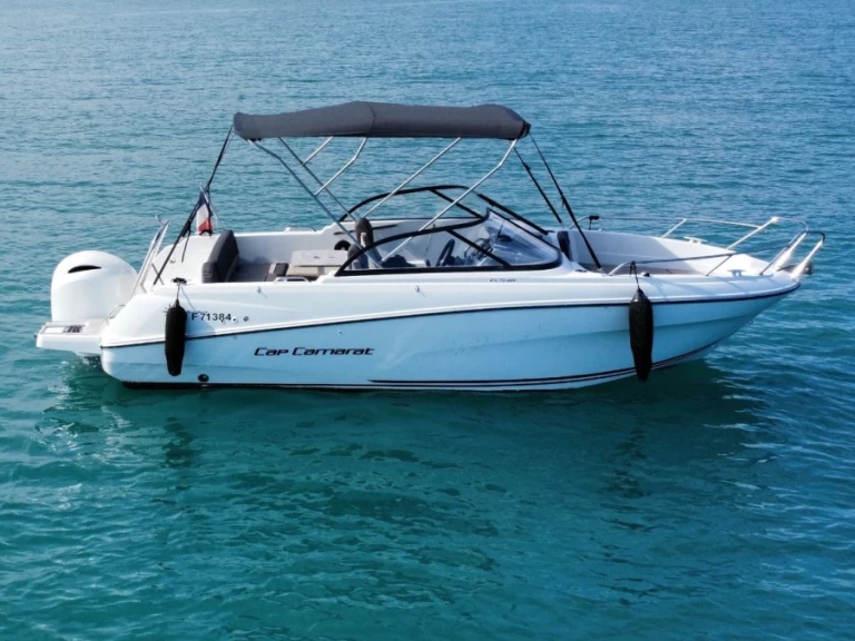 Pronajmout si Jeanneau Cap Camarat 6.5 BR v Antibes