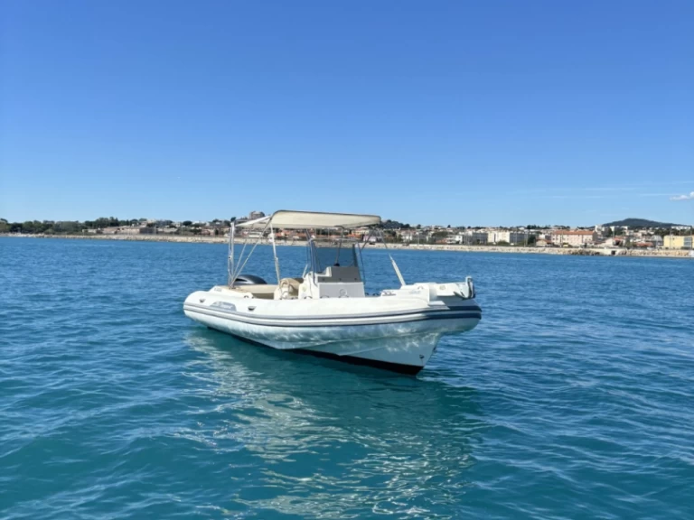 Pronájem lodi Capelli Tempest 775 v Antibes na Samboatu