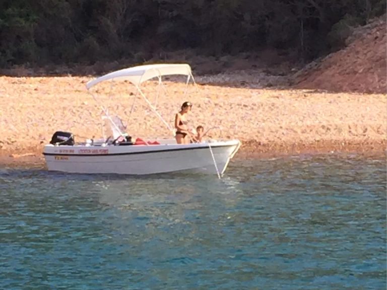 Pronajmout Motorová loď se skipperem či ne Terhi v Galéria