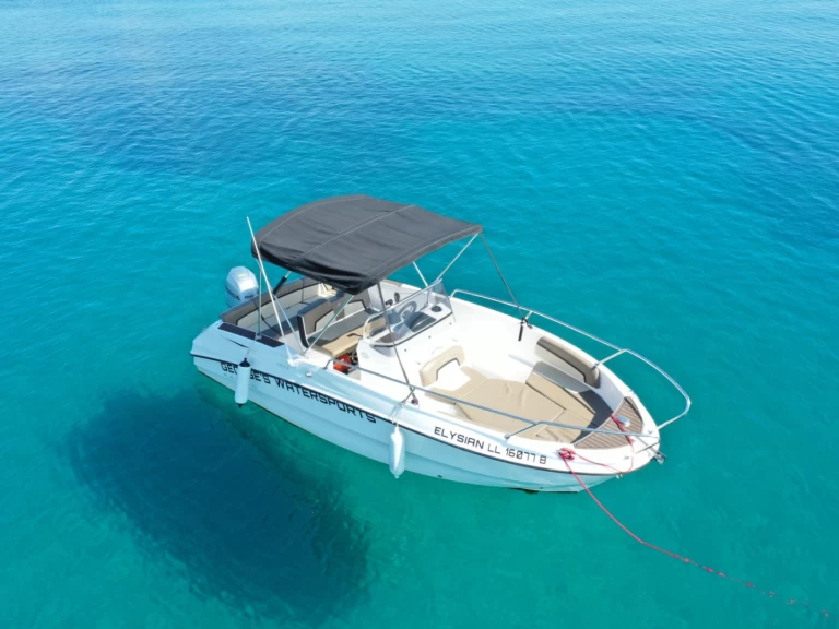 Pronajmout Motorová loď se skipperem či ne Karnic v Latchi