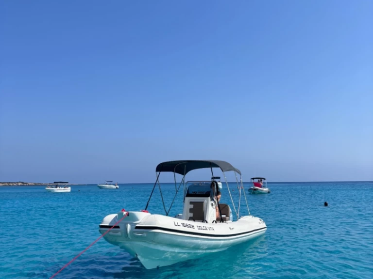 Pronájem Polotuhá loď Nuova Jolly s licencí