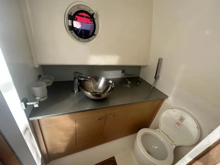 Pronájem lodi Ajaccio lákavé ceny SACS 10 STRIDER