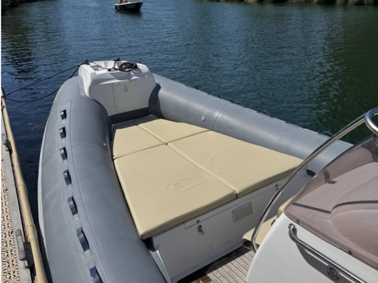 Pronajmout Polotuhá loď se skipperem či ne Sacs v Mandelieu-la-Napoule