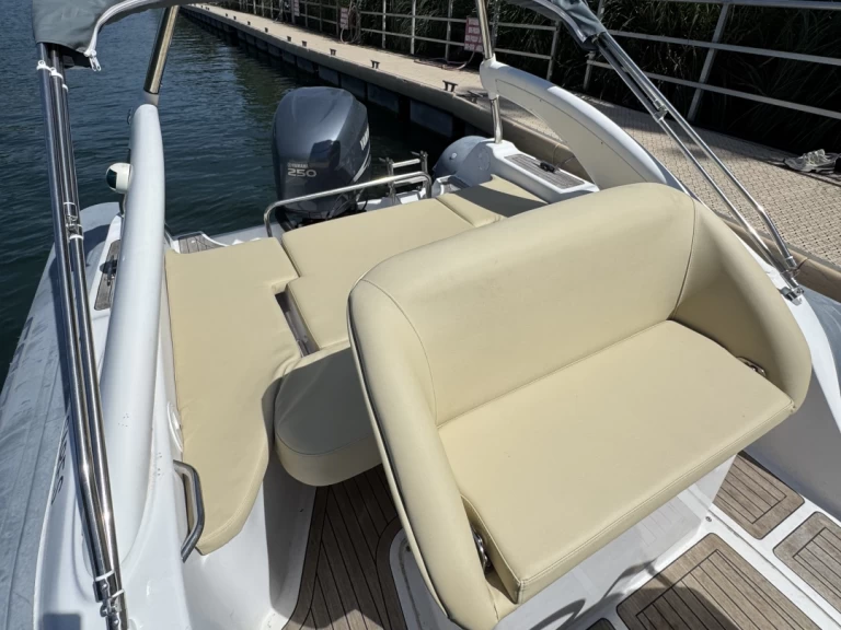 Pronájem Polotuhá loď v Mandelieu-la-Napoule -Sacs Sacs S 780