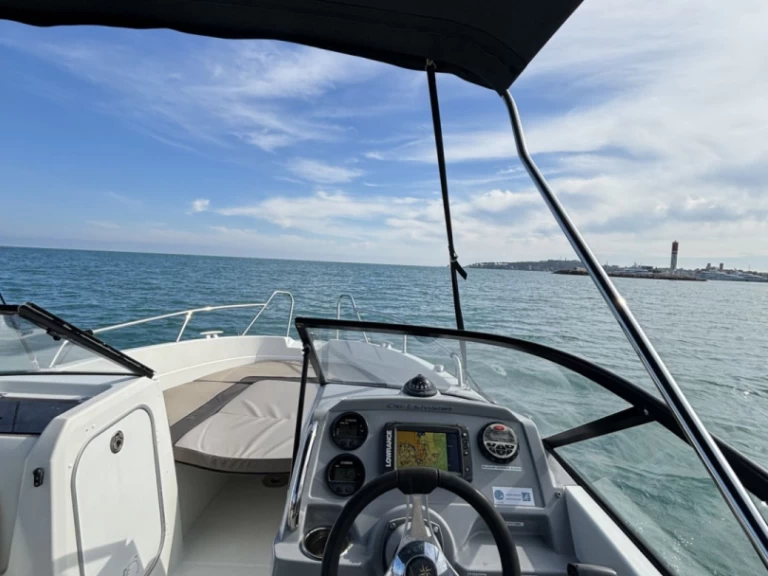 Pronájem lodi Antibes lákavé ceny Cap Camarat 6.5 BR