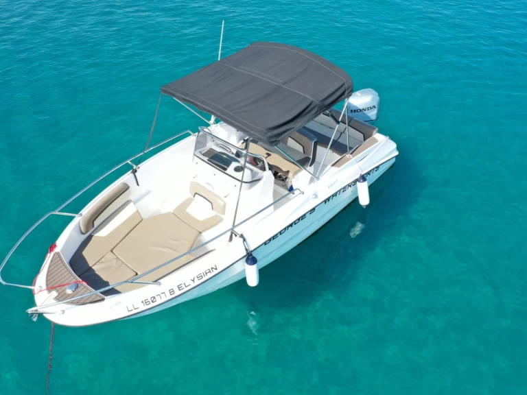 Pronajmout Motorová loď se skipperem či ne Karnic v Latchi