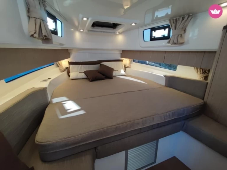 Pronájem lodi Porticcio lákavé ceny AVANGARDE 1.1