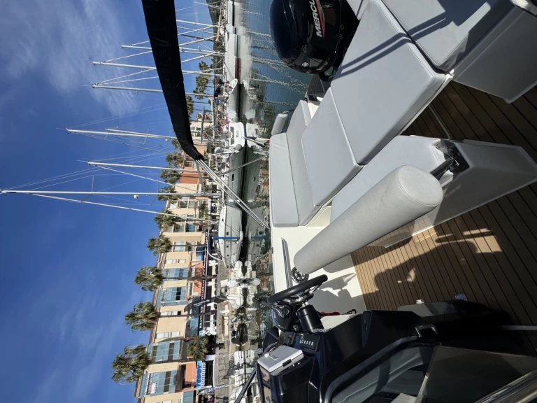 Nuva Nuva M6 Open jednotlivci a charterové společnosti v Argelès-sur-Mer