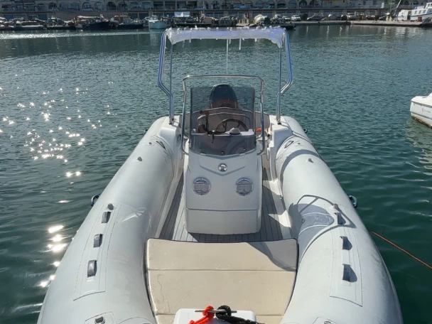 Pronájem lodi Sète lákavé ceny Tempest 570