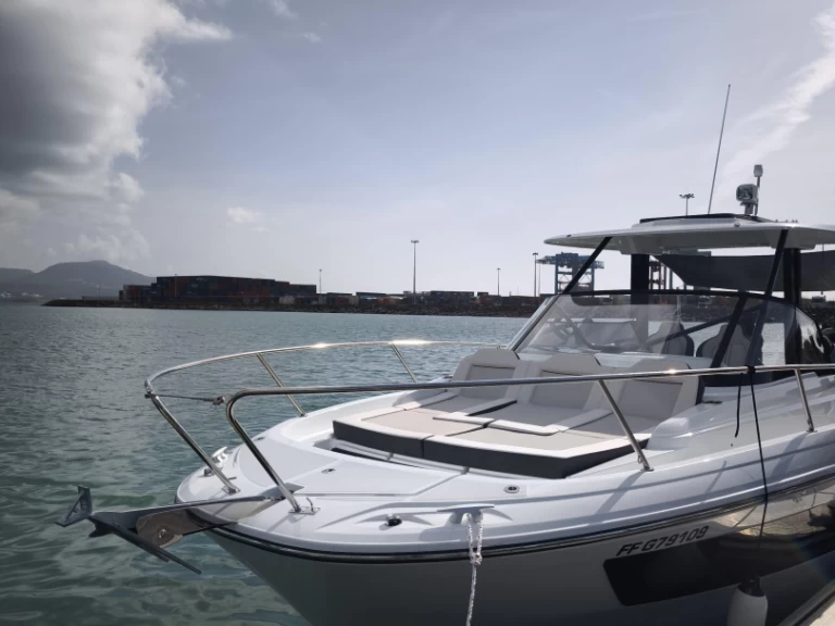 Pronájem Motorová loď v Les Trois-Îlets -Jeanneau Cap Camarat 9.0 WA