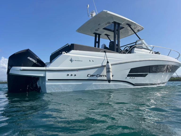 Pronajmout si Jeanneau Cap Camarat 9.0 WA v Les Trois-Îlets