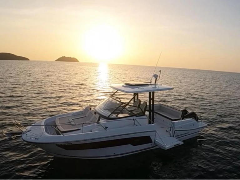 Pronájem Motorová loď Jeanneau s licencí