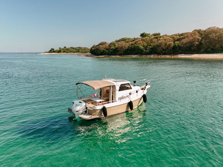 Pronajmout si Leidi Leidi 660 v Pula