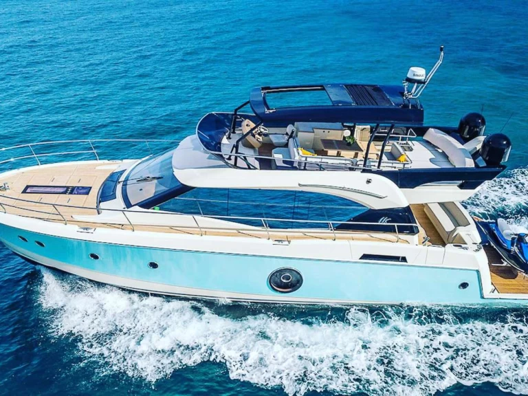 Pronajmout si Bénéteau Singh City v Miami