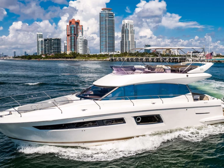 Prestige Yachts Whisky and Waves jednotlivci a charterové společnosti v Miami