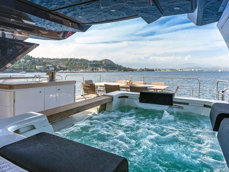 Pronájem lodi MonteCarloYachts Esmeralda of the Seas v Saint Raphael na Samboatu