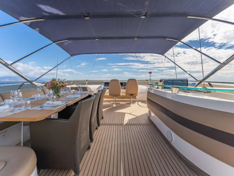 Pronájem jachty v Antibes -Princess, UK BLUE EYES na Samboatu