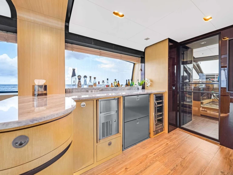 Azimut Sky jednotlivci a charterové společnosti v East Hampton