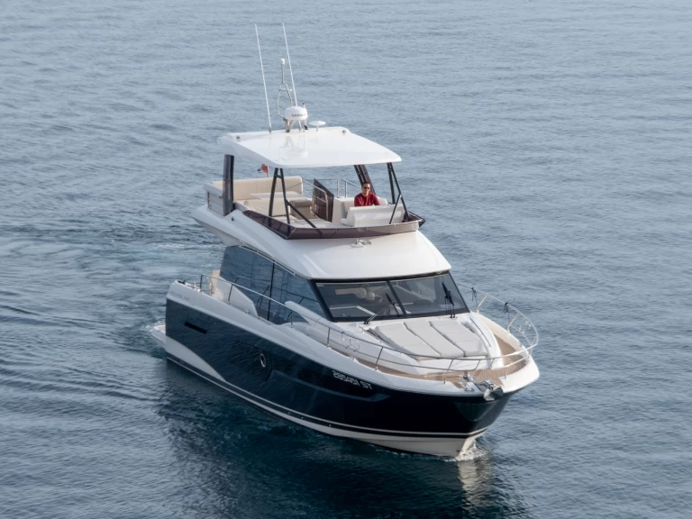 Pronajmout Jachta se skipperem či ne Jeanneau v Split