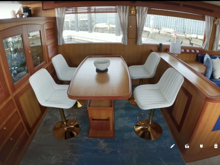 Pronajmout si Marlow What's Next v Newport