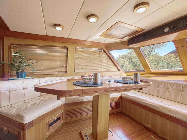 Pronájem lodi Marlow What's Next v Newport na Samboatu