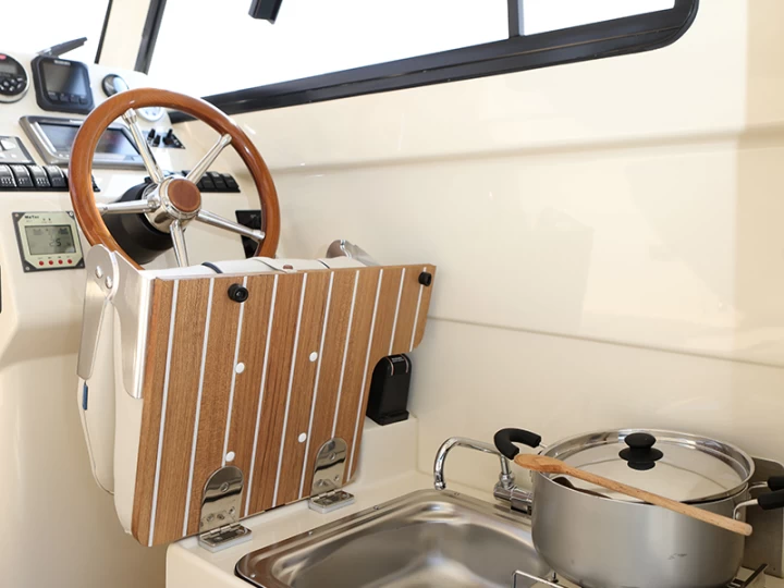 Pronájem Motorová loď Leidi s licencí