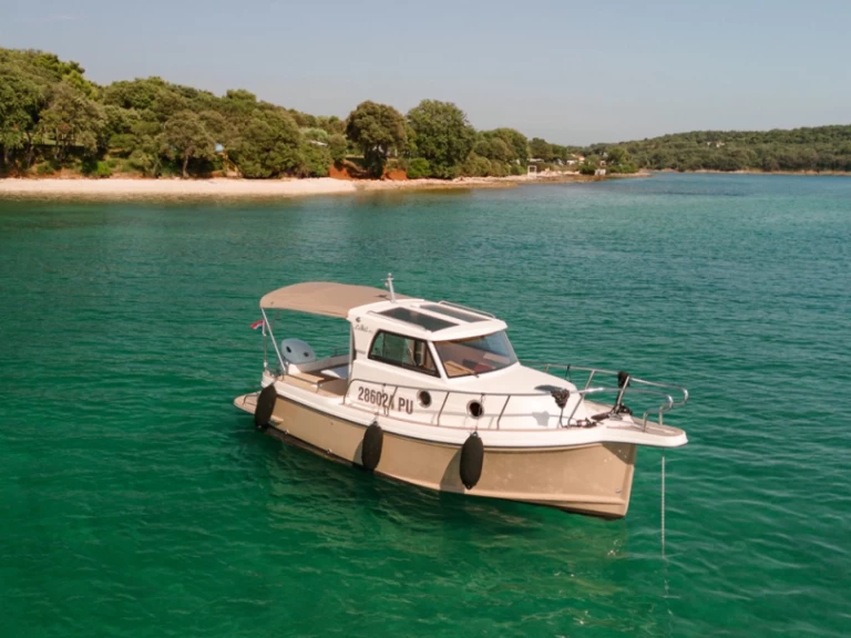 Leidi Leidi 660 jednotlivci a charterové společnosti v Pula