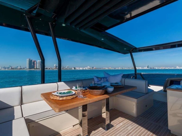 Bénéteau Singh City jednotlivci a charterové společnosti v Miami