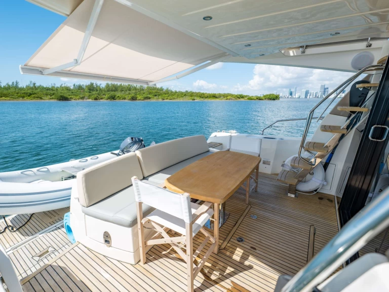 Pronájem jachty v Miami -Prestige Yachts Whisky and Waves na Samboatu