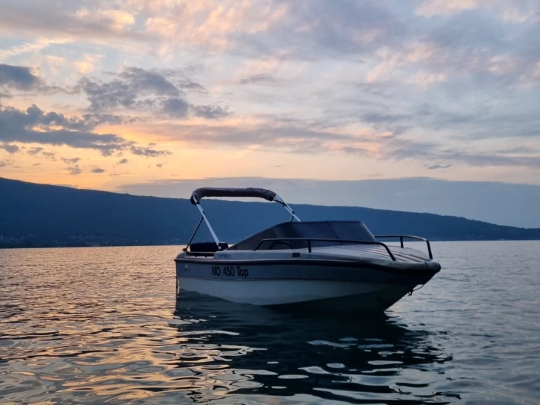 Pronájem Motorová loď Rio s licencí