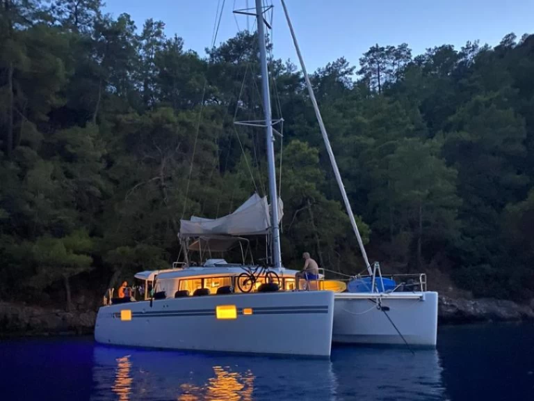 Lagoon 450F  Lagoon 450F  jednotlivci a charterové společnosti v Fethiye