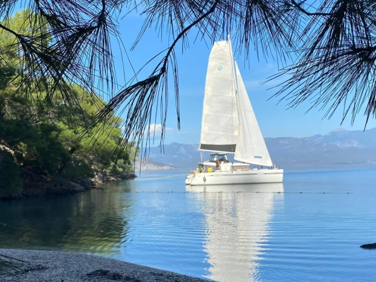 Pronájem lodi Fethiye lákavé ceny Lagoon 450F 