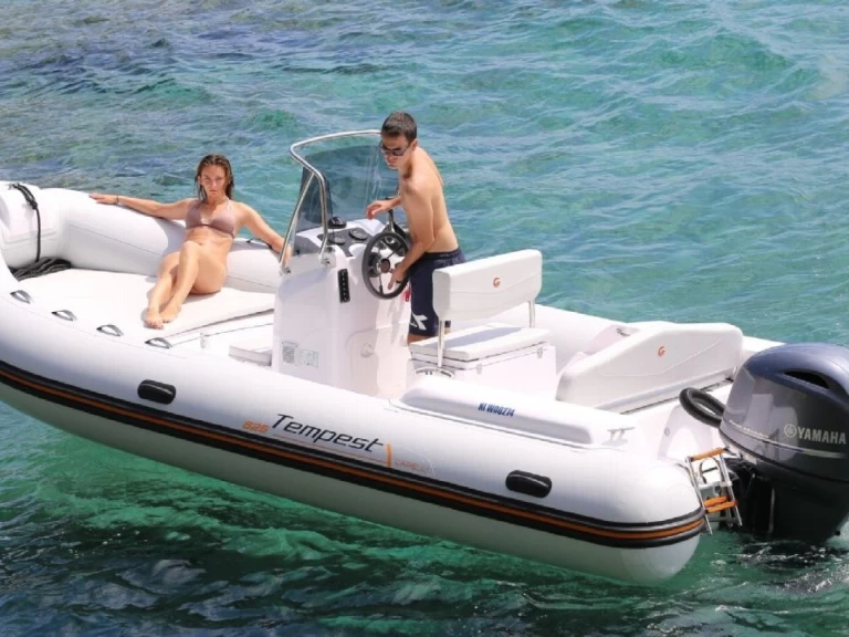 Pronájem lodi Port-Haliguen lákavé ceny Tempest 630