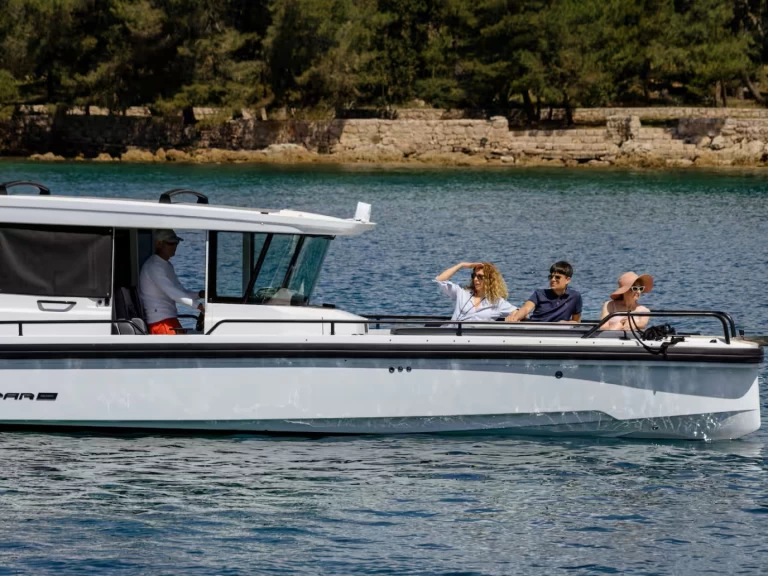 Pronájem Motorová loď v Zadar -Axopar 28 cabin