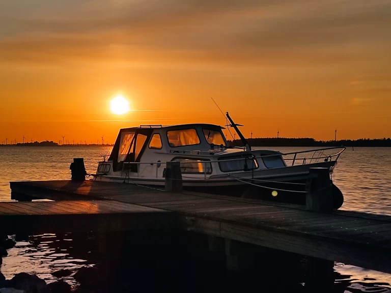 Pronájem Motorová loď Curtevenne s licencí