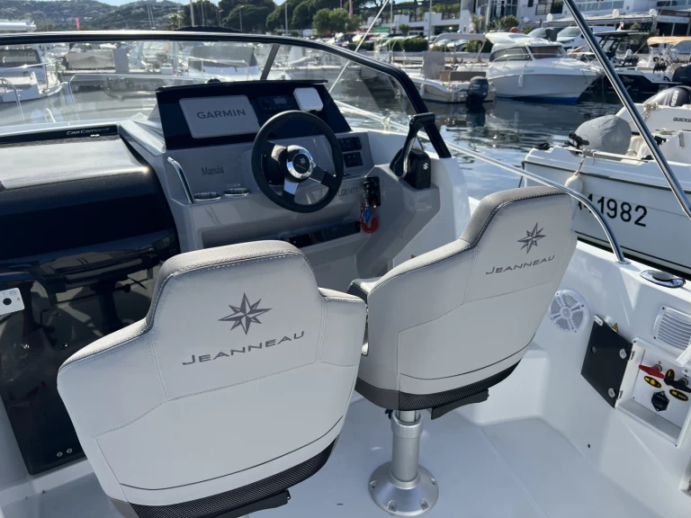Jeanneau Cap Camarat 755 WA jednotlivci a charterové společnosti v Les Issambres