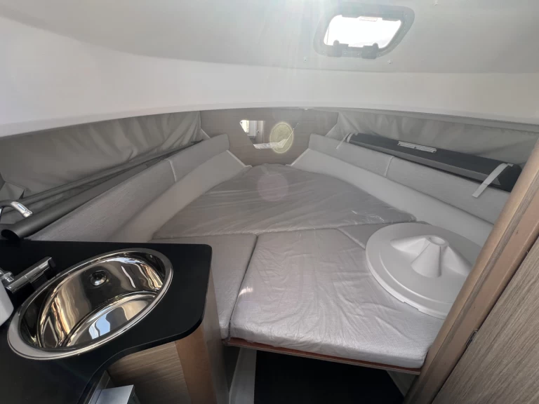 Pronájem lodi Les Issambres lákavé ceny Cap Camarat 755 WA