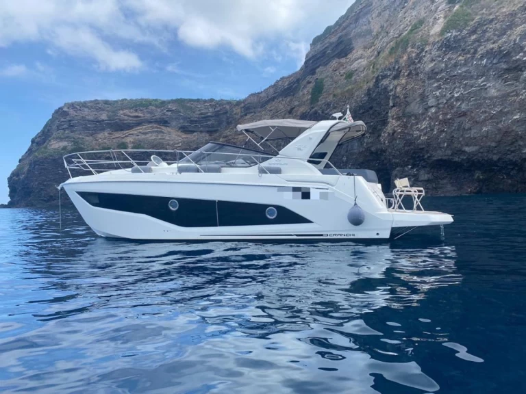 Cranchi Z 35 jednotlivci a charterové společnosti v Nettuno