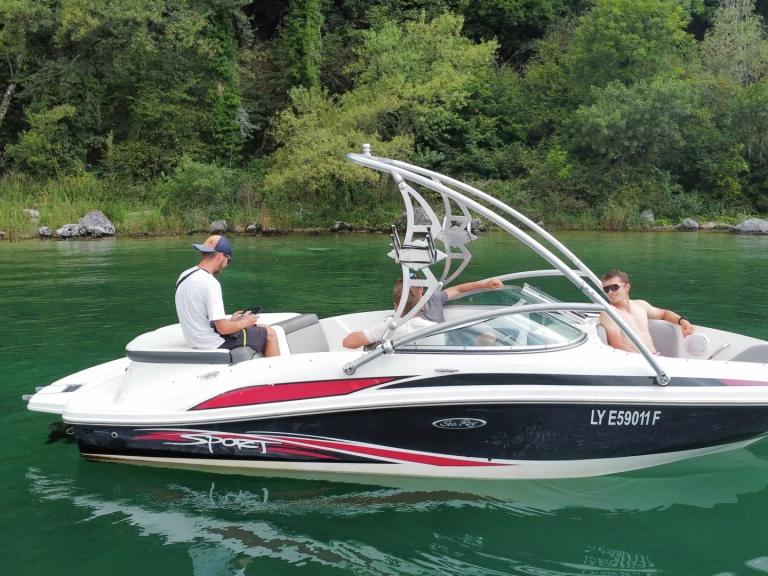 Sea Ray Sea Ray 185 Sport jednotlivci a charterové společnosti v Aix-les-Bains