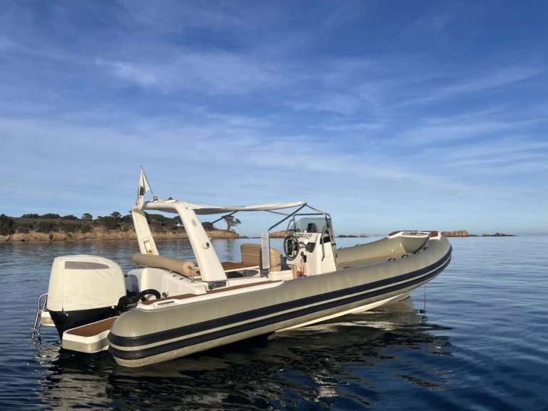 Marco Twentythree jednotlivci a charterové společnosti v Porto-Vecchio