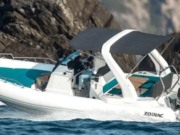 Pronájem Polotuhá loď zodia s licencí