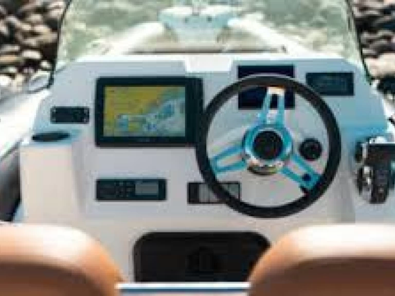 Pronajmout si zodia Medline 7.5 v Port Grimaud